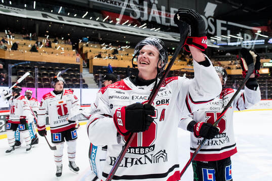 Örebros Gustav Backström jublar