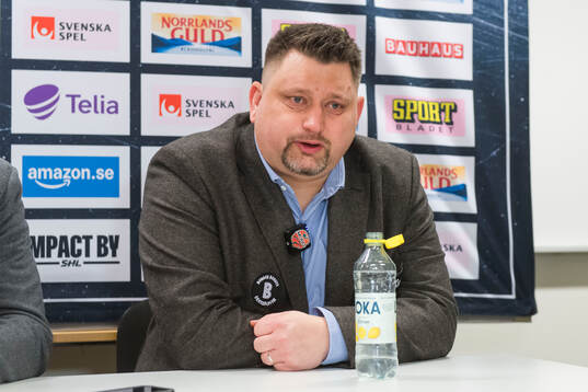 Modos tränare Mattias Karlin