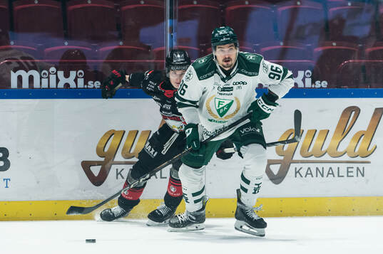 Färjestads David Tomasek och Malmö Redhawks Dominik