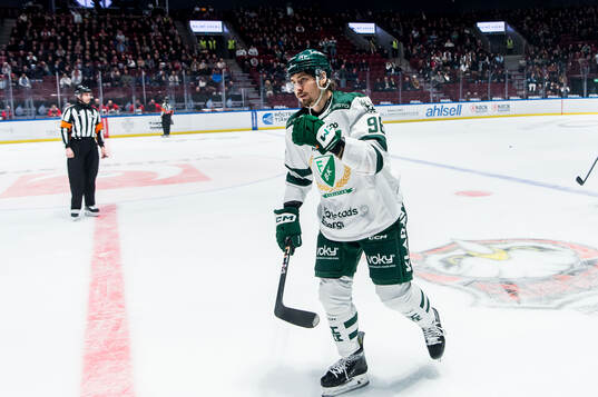 Färjestads David Tomasek jublar