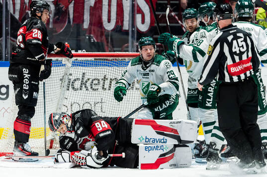 Färjestads Oskar Steen jublar