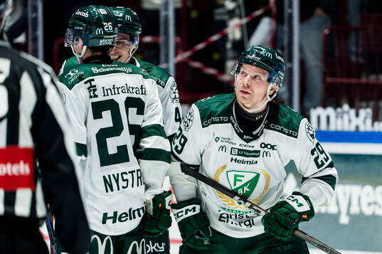 Färjestads Oskar Steen jublar
