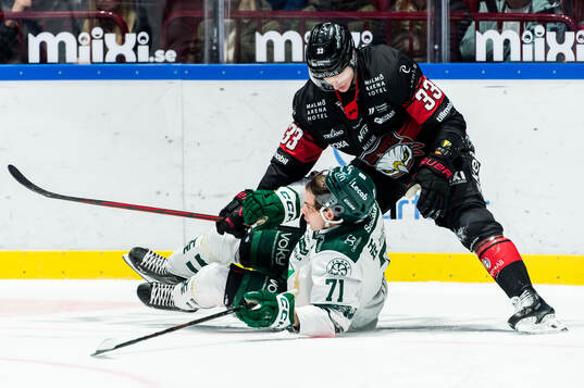 Färjestads Viktor Lodin och Malmö Redhawks Lassi Thomson