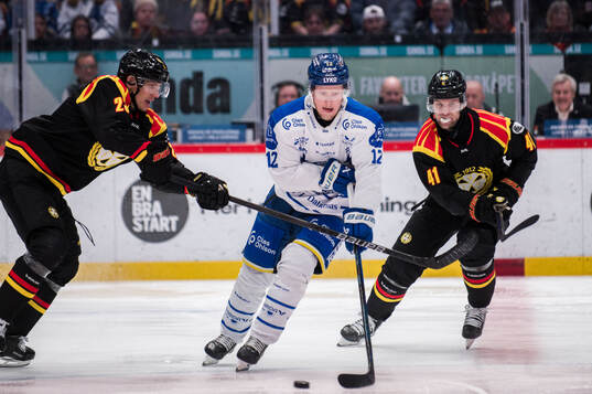 Leksands Kalle Östman och Brynäs Greg Scott