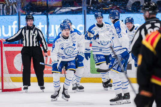 Leksands Marcus Karlberg och Joonas Lyytinen jublar