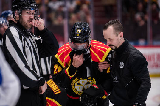 Brynäs Tyler Vesel har ont