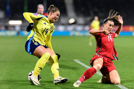 Johanna Rytting Kaneryd of Sweden and Hayley Ladd of Wales