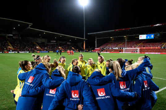 The Swedish players gather athead of the UEFA Women's