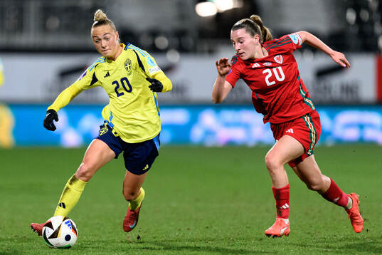 Hanna Bennison of Sweden and Carrie Jones of Wales