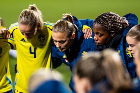 Hanna Lundkvist, Fridolina Rolfö and Evelyn Ijeh of Sweden