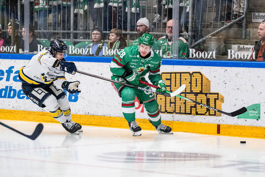 HV71s Radan Lenc och Rögles Anton Bengtsson
