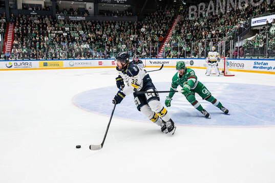 HV71s Oscar Engsund och Rögles Joachim Blichfeld