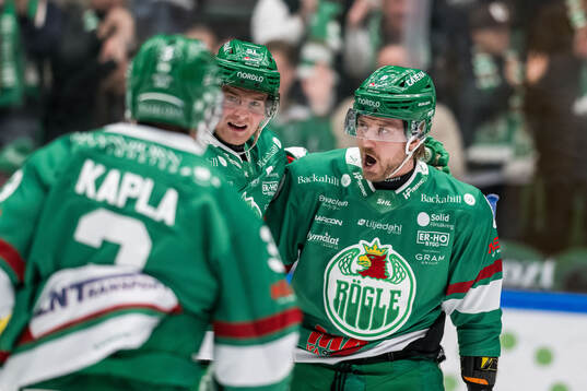 Rögles Calle Själin och Linus Sandin jublar