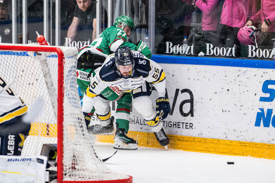 Rögles Linus Sjödin och HV71s Mikael Seppälä