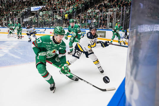 Rögles Linus Sjödin och HV71s Isac Brännström