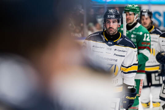 HV71s Joseph Laleggia jublar