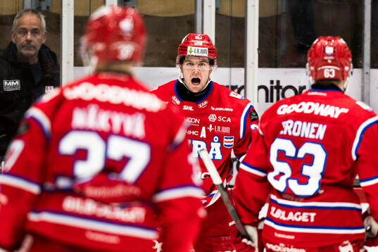 Timrås Filip Hållander jublar