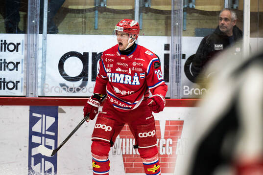 Timrås Filip Hållander jublar