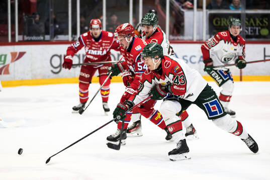 Timrås Jonathan Dahlén och Frölundas Tom Nilsson