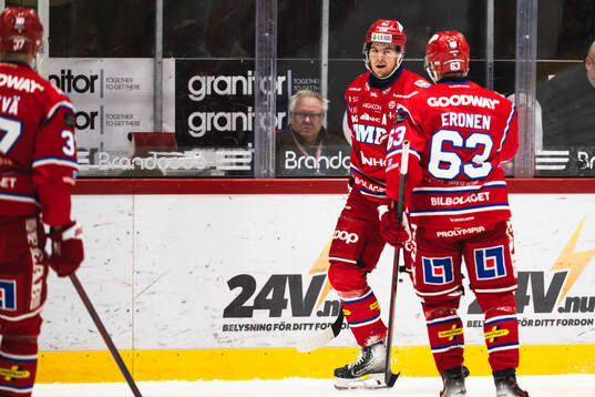 Timrås Filip Hållander jublar
