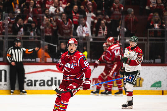 Timrås Oliver Kapanen jublar