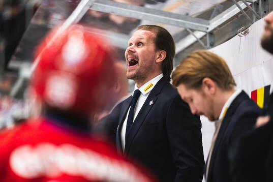 Timrås tränare Olli Jokinen jublar