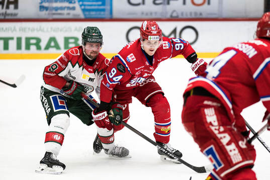 Frölundas Linus Weissbach och Timrås Sebastian Hartmann