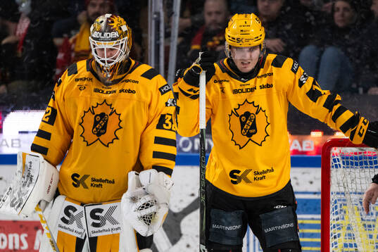 Skellefteås målvakt Linus Söderström och Max Lindholm