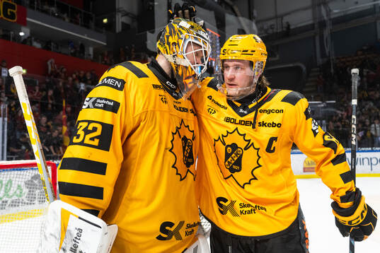 Skellefteås målvakt Linus Söderström och Jonathan Pudas