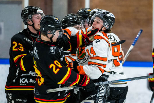 Alvesta SKs Rasmus Åkerblad och Karlskronas Liam Engström