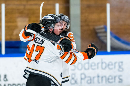 Karlskronas Tim Welin jublar