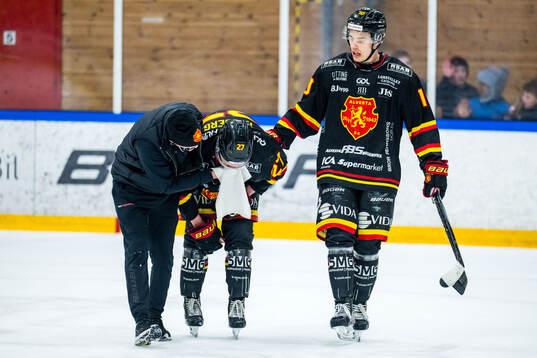 Alvesta SKs Kasper Hagberg blöder