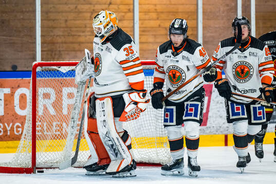 Karlskronas målvakt Carl Malmqvist och Filip Cruseman