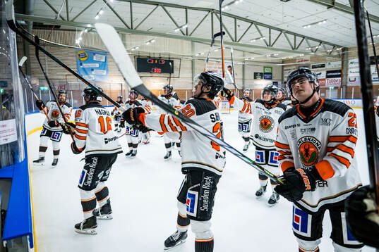 Karlskrona spelare jublar
