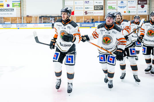 Karlskronas Alexander Bergström jublar