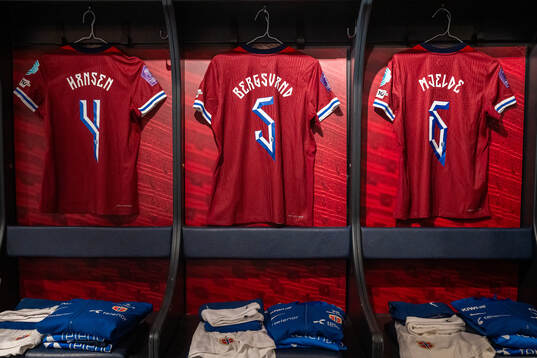 The kits of Tuva Hansen, Guro Bergsvand and Maren Mjelde of