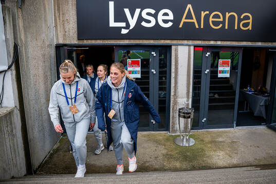Sophie Román Haug and Guro Bergsvand of Norway