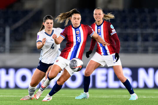 Noemi Ivelj of Switzerland and Vilde Bøe Risa of Norway