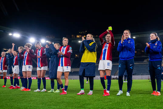 Goalkeeper Selma Panengstuen, Caroline Graham Hansen,