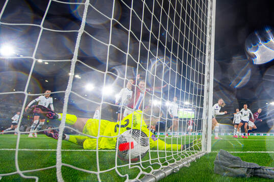 Caroline Graham Hansen of Norway scores the 2-1 goal behind