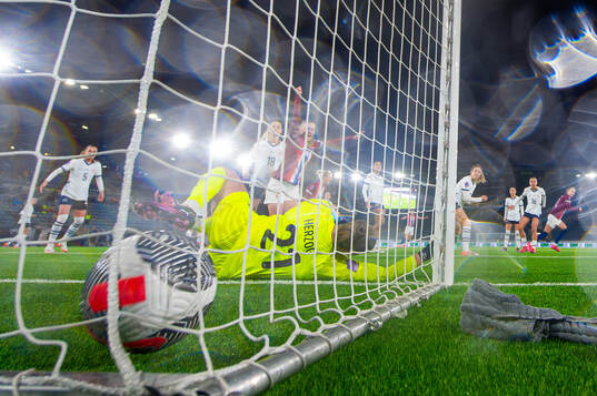 Caroline Graham Hansen of Norway scores the 2-1 goal behind