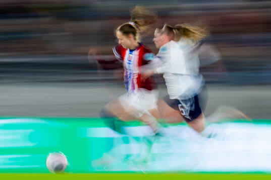 Caroline Graham Hansen of Norway and Noelle Maritz of