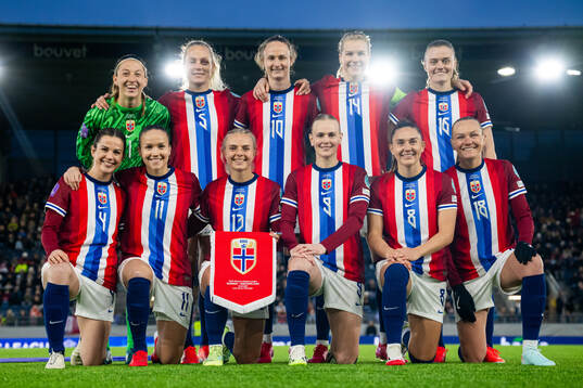 The starting eleven of Norway pose for a team photo