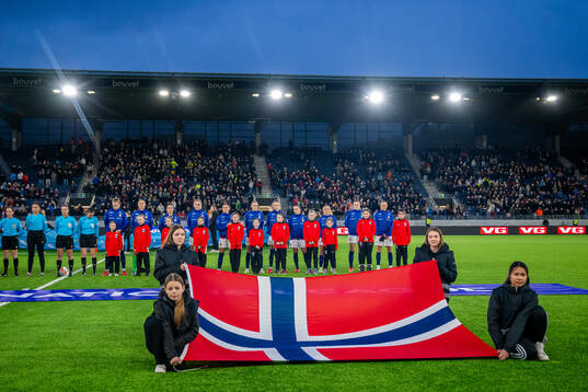 Players of Norway line up