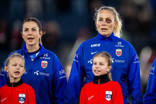 Tuva Hansen and Guro Bergsvand of Norway line up