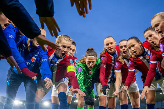Ada Hegerberg, goalkeeper Cecilie Fiskerstrand, Frida