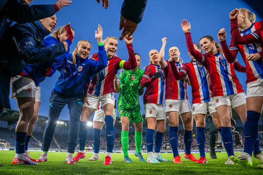 Goalkeeper Aurora Mikalsen, goalkeeper Selma Panengstuen,