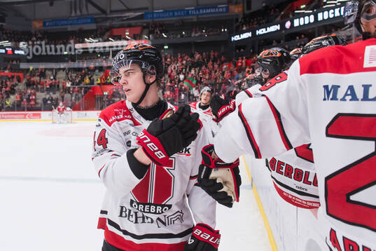 Örebros Melvin Fernström jublar