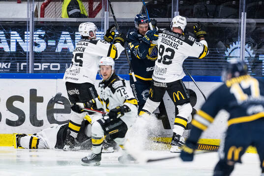 Västerås målvakt Rasmus Korhonen har ont och Västerås