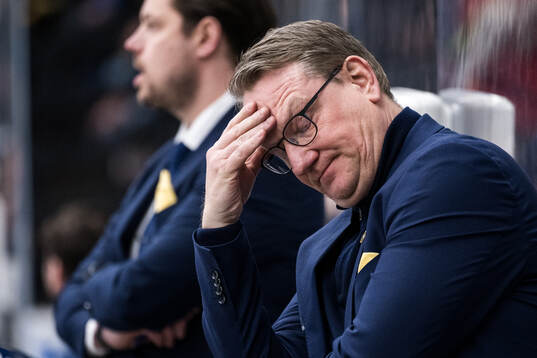 Södertäljes tränare Magnus Bogren deppar